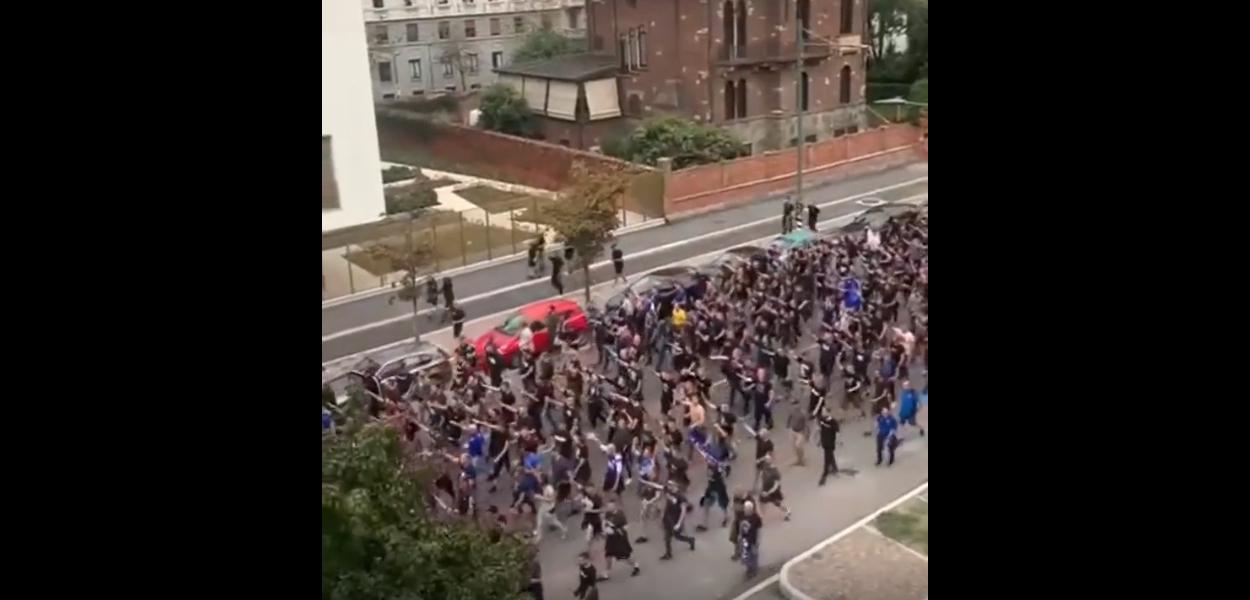 Torcedores do Dinamo Zagreb fazem gesto nazista na Itália antes de jogo da Champions League