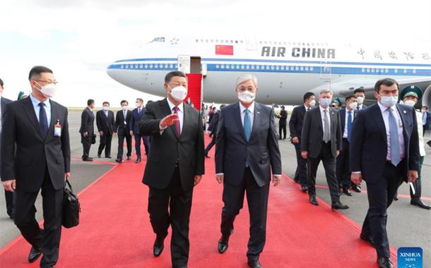 Xi Jinping chega ao Cazaquistão