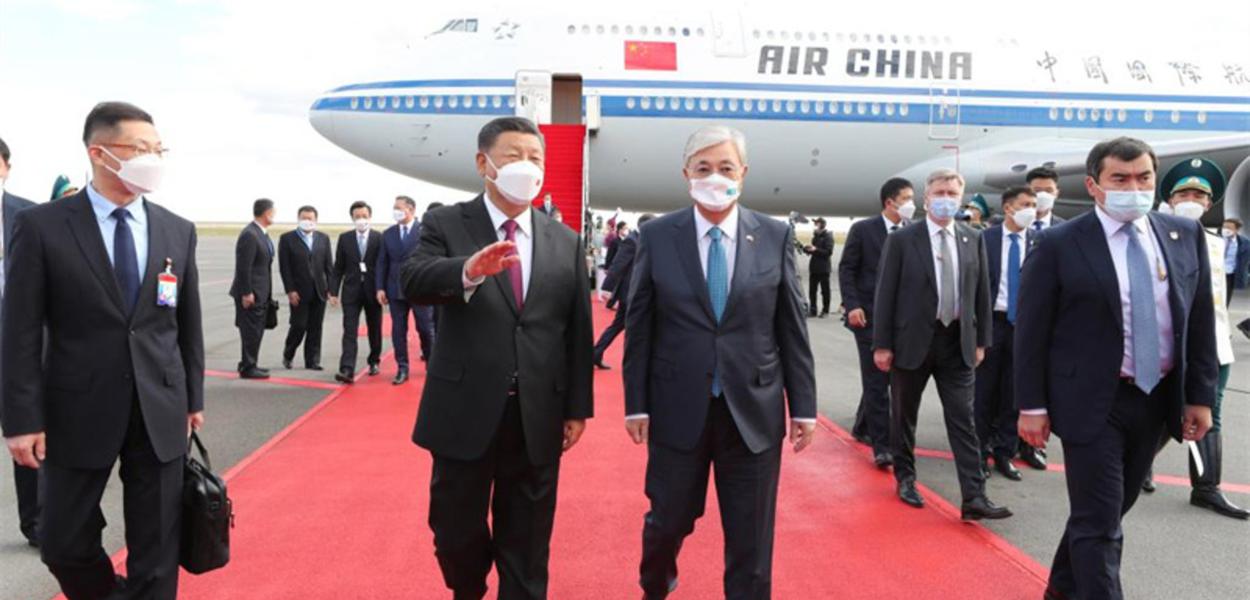 Xi Jinping chega ao Cazaquistão