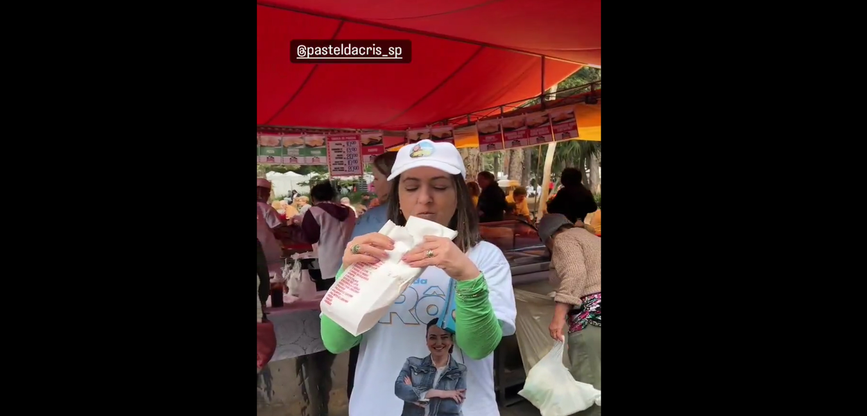 Rosângela Moro comendo pastel em campanha