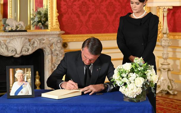 Jair Bolsonaro e Michelle Bolsonaro no funeral da Rainha Elizabeth II