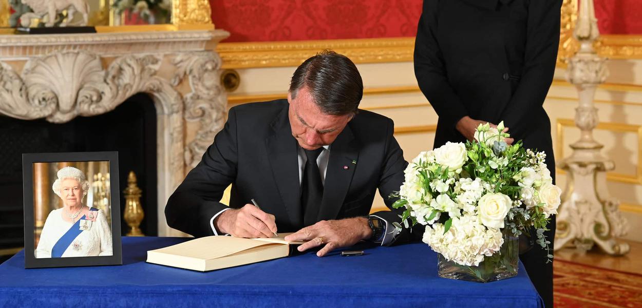 Jair Bolsonaro e Michelle Bolsonaro no funeral da Rainha Elizabeth II