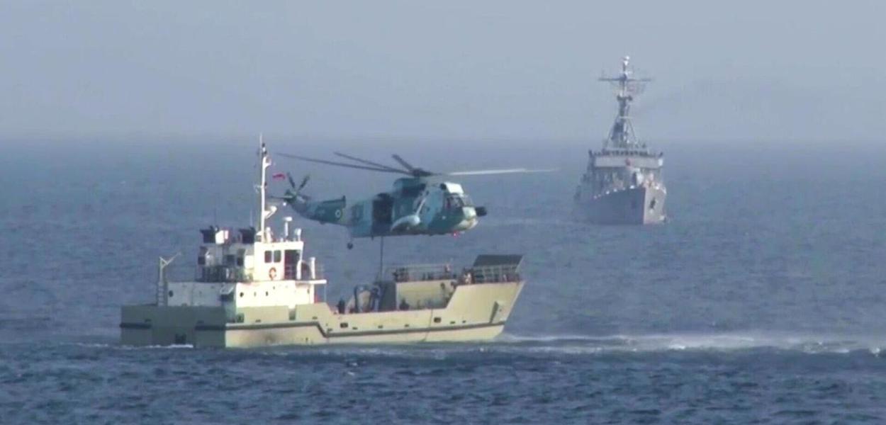 Rússia e China realizam exercícios navais no Oceano Pacíifico
