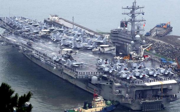 O porta-aviões estadunidense USS Ronald Reagan