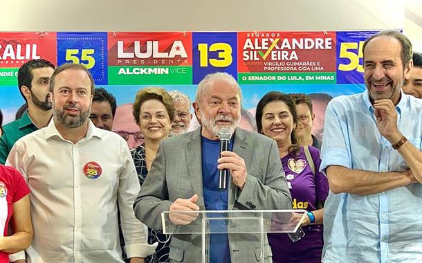 Luiz Inácio Lula da Silva durante entrevista a jornalistas em Ipatinga (MG)