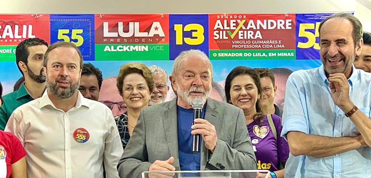 Luiz Inácio Lula da Silva durante entrevista a jornalistas em Ipatinga (MG)