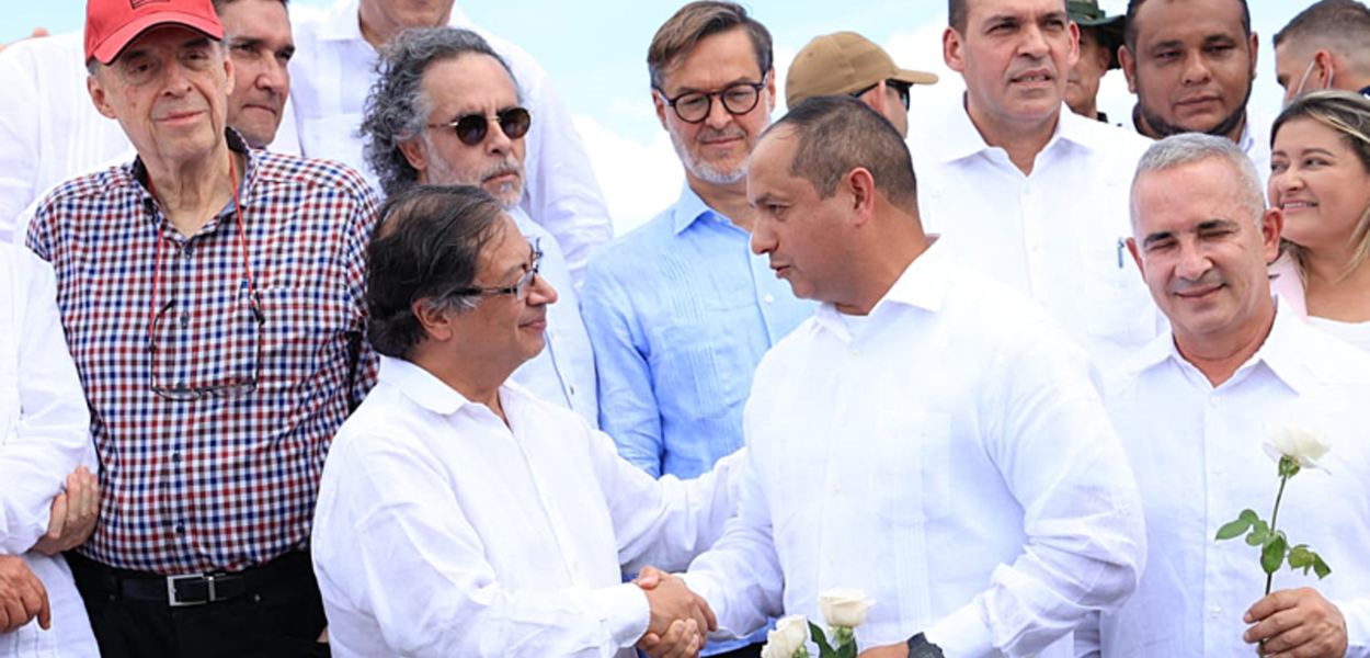 Gustavo Petro esteve na fronteira acompanhado de ministro dos Transportes da Venezuela