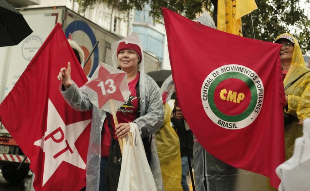 Militantes fazem bandeiraço no centro de São Paulo (Foto: CMP) Militantes fazem bandeiraço no centro de São Paulo