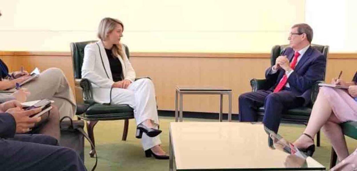 Chanceleres de Canadá e Cuba