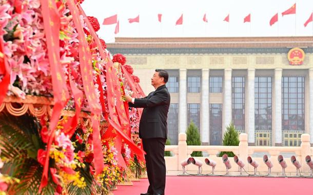 Xi homenageia heróis do povo em 2021