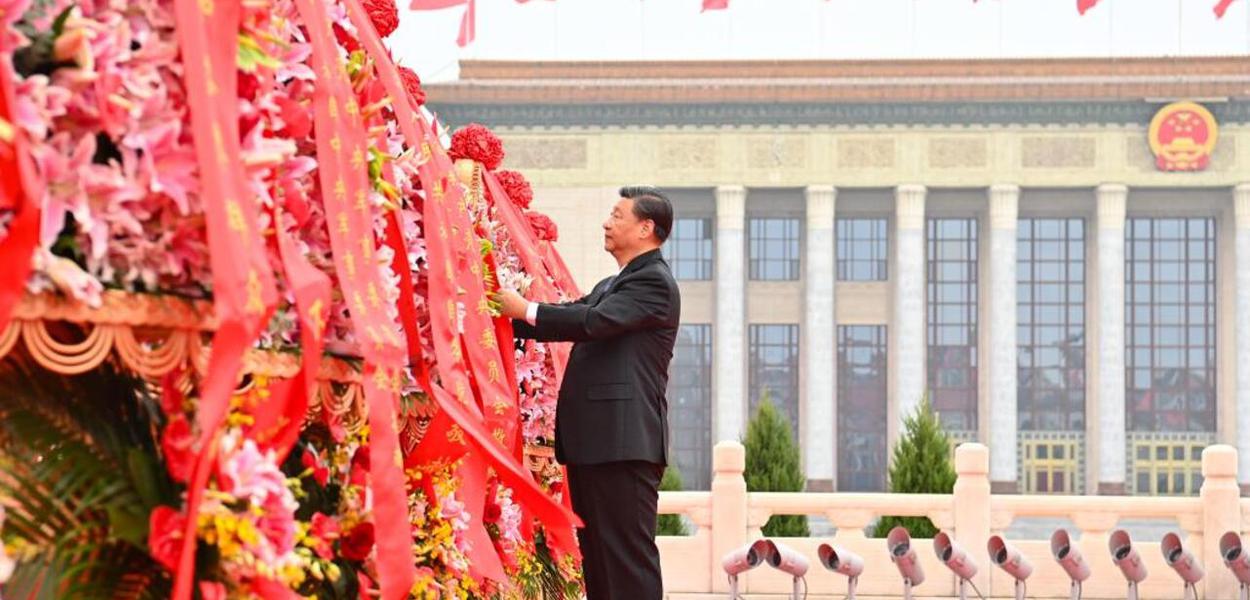 Xi homenageia heróis do povo em 2021
