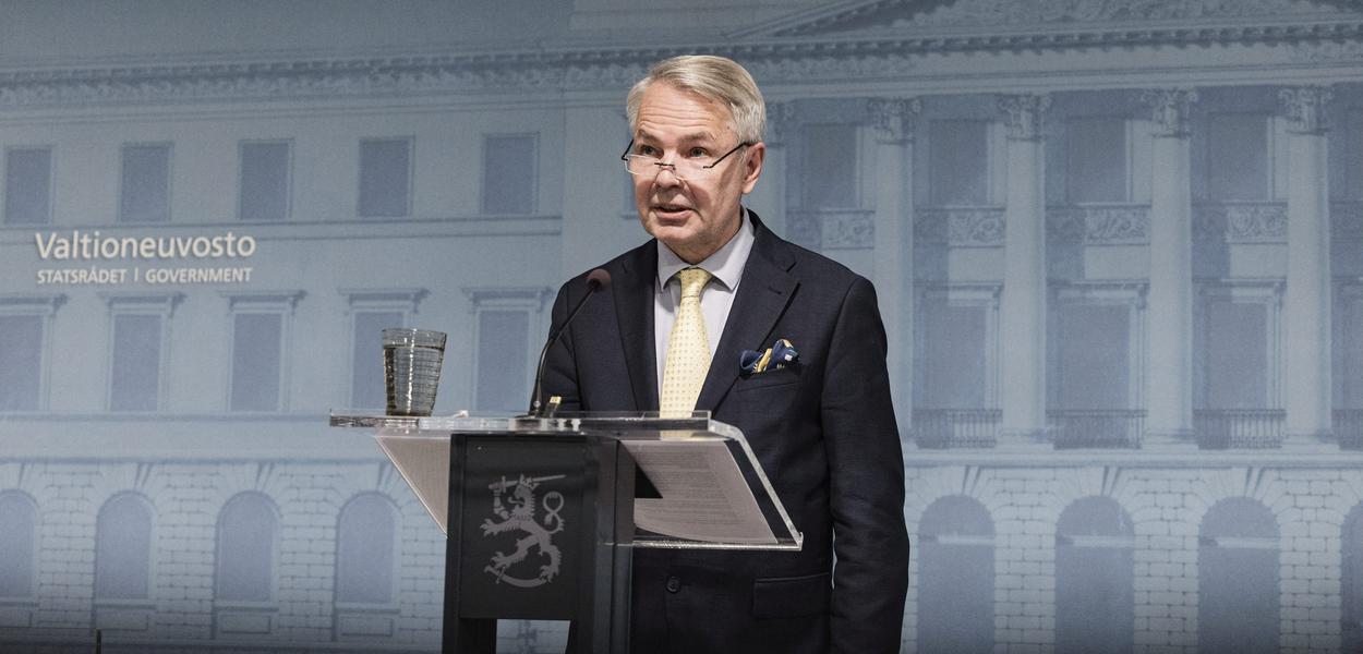 O ministro das Relações Exteriores da Finlândia, Pekka Haavisto, em entrevista coletiva sobre a resolução do governo sobre entrada de turistas russos no país