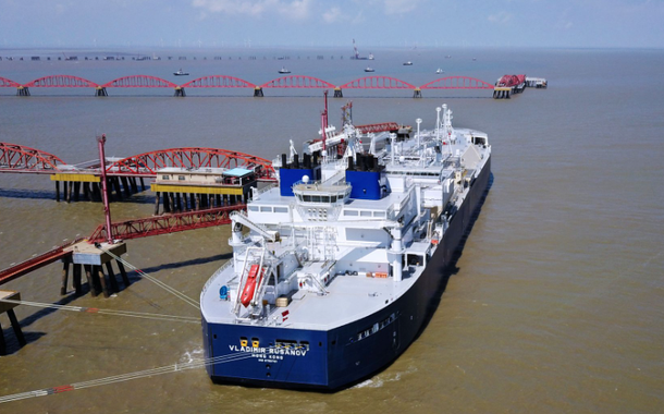 Uma embarcação transportando carga de gás natural liquefeito (GNL), do projeto Yamal GNL da Rússia, é vista no Terminal Rudong GNL, em Nantong, província de Jiangsu, China, em 18 de julho de 2018.
