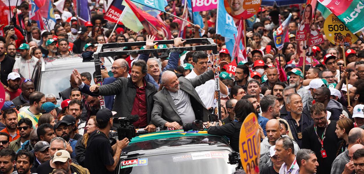 Ex-presidente Lula durante ato de campanha em São Paulo 01/10/2022