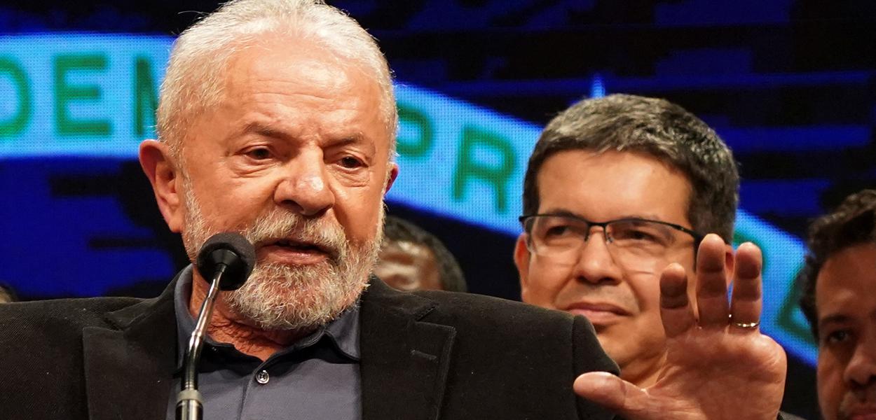 Lula discursa a apoiadores após votação no domingo 02/10/2022