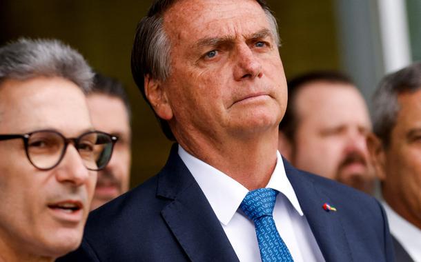 Romeu Zema ( à esq., de óculos) e Jair Bolsonaro