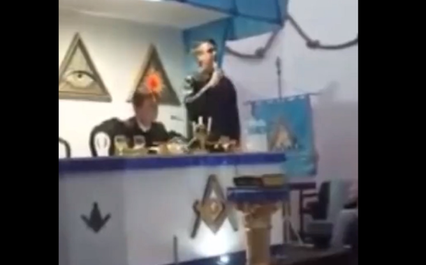 Jair Bolsonaro discursa durante evento em maçonaria