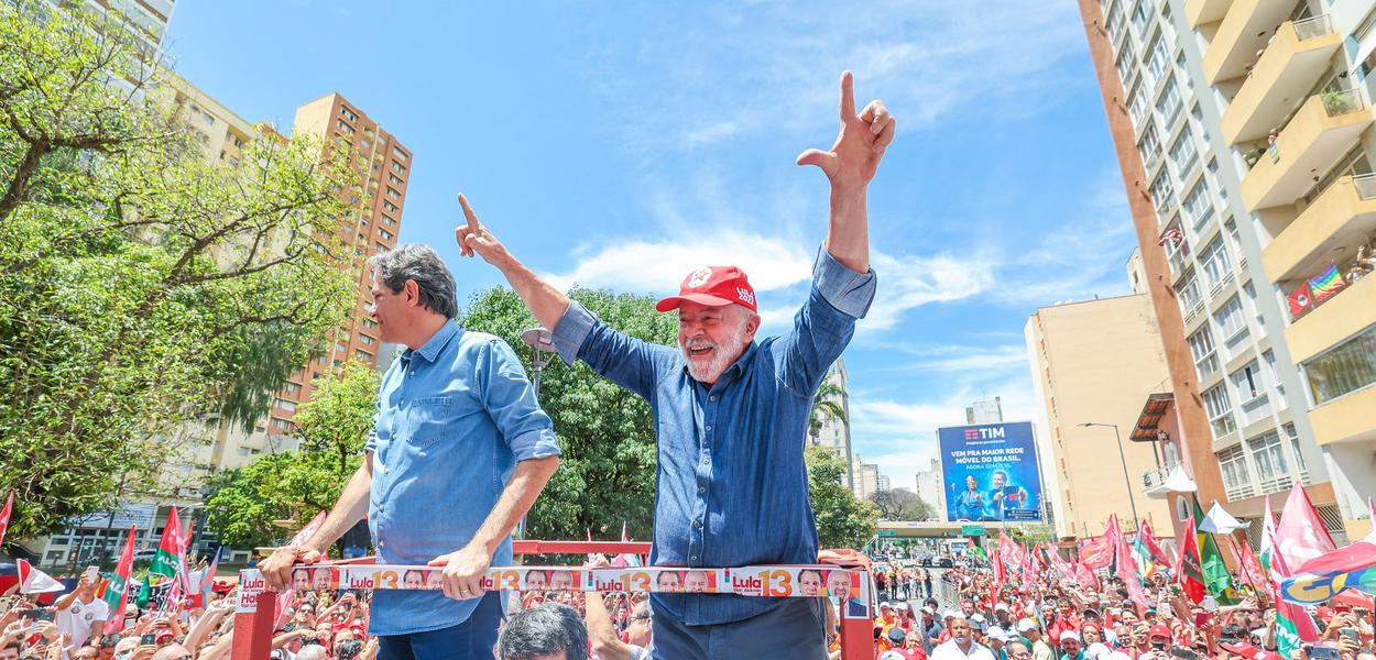 Luiz Inácio Lula da Silva e Fernando Haddad durante campanha em Campinas