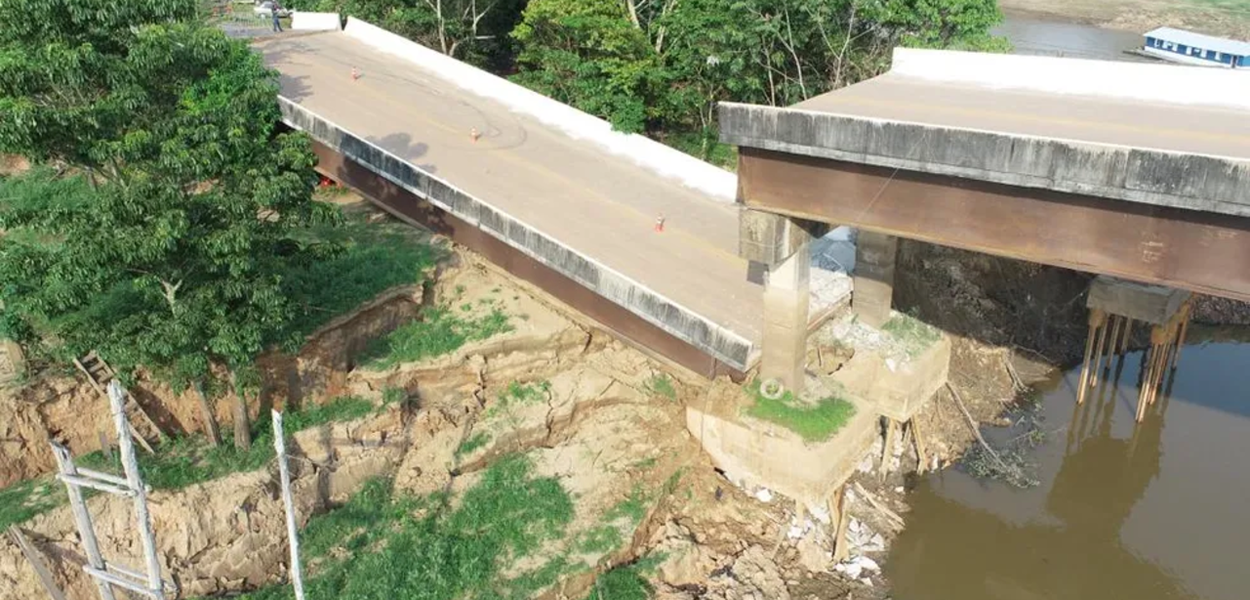 Ponte sobe o rio Autaz Mirim, no Amazonas