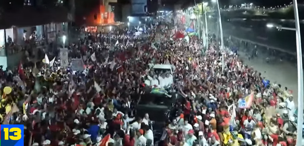 Lula arrasta multidão em Salvador