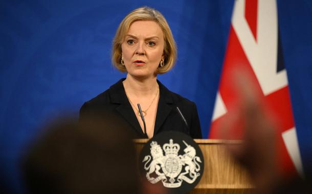 Primeira-ministra britânica, Liz Truss, participa de coletiva de imprensa em Londres