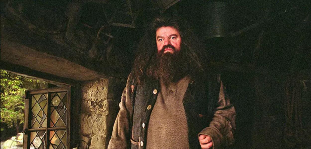 O ator Robbie Coltrane interpretando Hagrid em Harry Potter