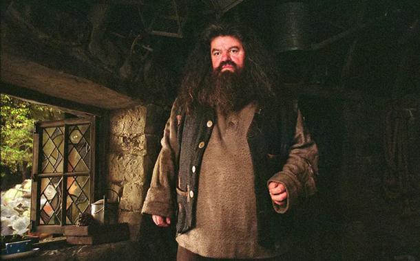 O ator Robbie Coltrane interpretando Hagrid em Harry Potter