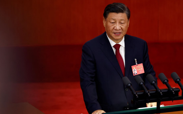 O presidente chinês Xi Jinping fala durante a cerimônia de abertura do 20º Congresso Nacional do Partido Comunista da China, no Grande Salão do Povo, em Pequim, China, em 16 de outubro de 2022.
