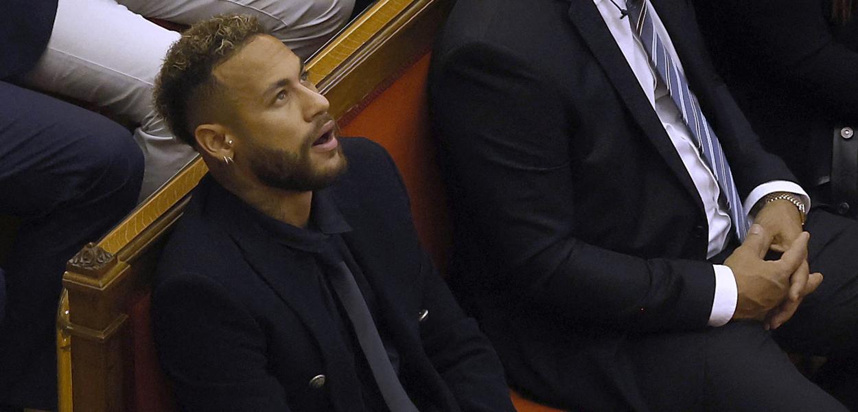 Neymar durante julgamento em Barcelona 17/10/2022