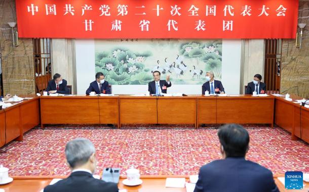 Li Keqiang fala aos delegados da Província de Gansu