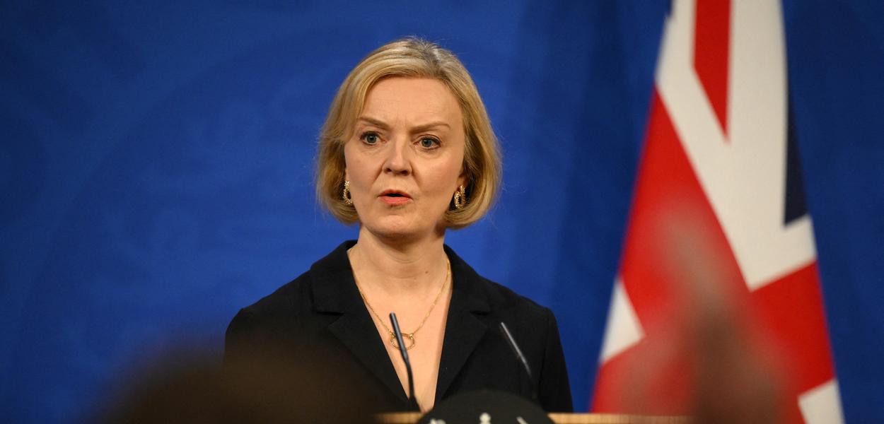 Primeira-ministra britânica, Liz Truss, participa de coletiva de imprensa em Londres