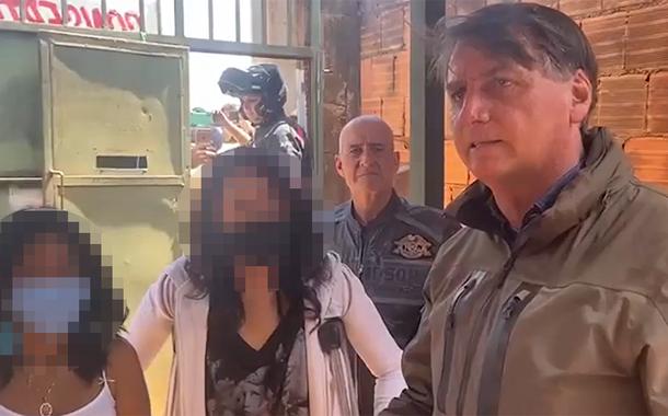 Bolsonaro visita casa de venezuelanas
