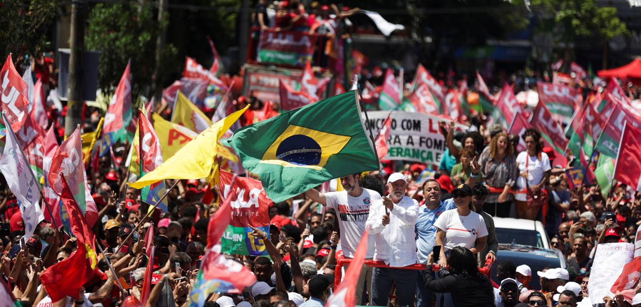 Ex-presidente Lula durante evento de campanha em São Gonçalo (RJ) - 20/10/2022 (Foto: REUTERS/Pilar Olivares) Ex-presidente Lula durante evento de campanha em São Gonçalo (RJ) - 20/10/2022