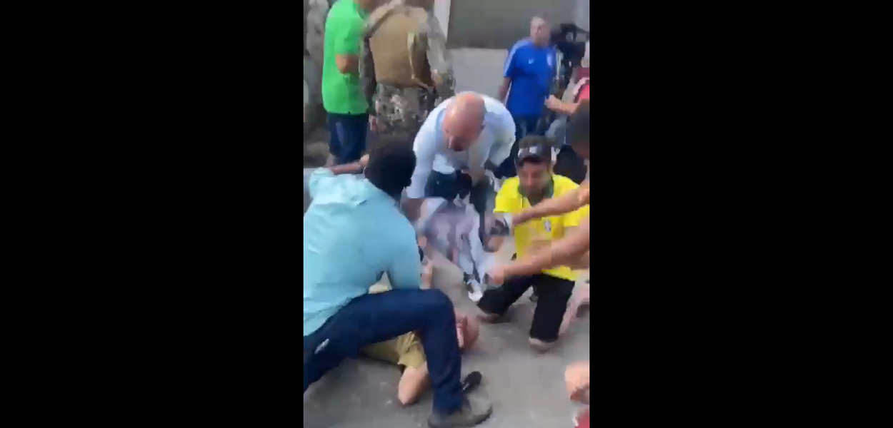 Cinegrafista da Globo é agredido em frente à casa de Roberto Jefferson