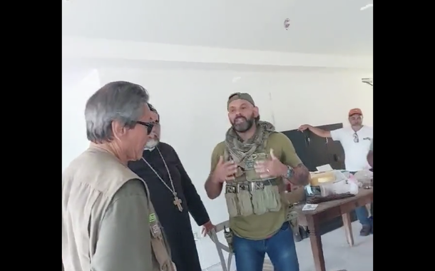 Roberto Jefferson negocia com policial