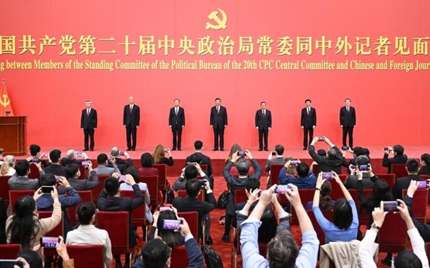 (221023) -- BEIJING, Oct. 23, 2022 (Xinhua) -- Xi Jinping, general secretary of the Communist Party of China (CPC) Central Committee, and the other newly elected members of the Standing Committee of the Political Bureau of the 20th CPC Central Committee Li Qiang, Zhao Leji, Wang Huning, Cai Qi, Ding Xuexiang and Li Xi, meet the press at the Great Hall of the People in Beijing, capital of China, Oct. 23, 2022. (Xinhua/Shen Hong)