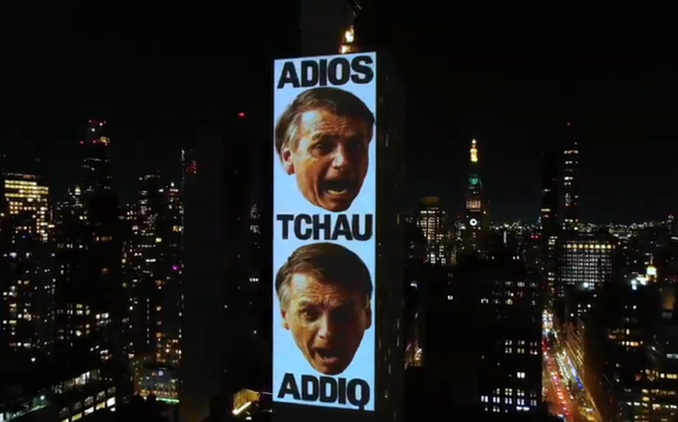 Projeção dando adeus a Bolsonaro em Nova York