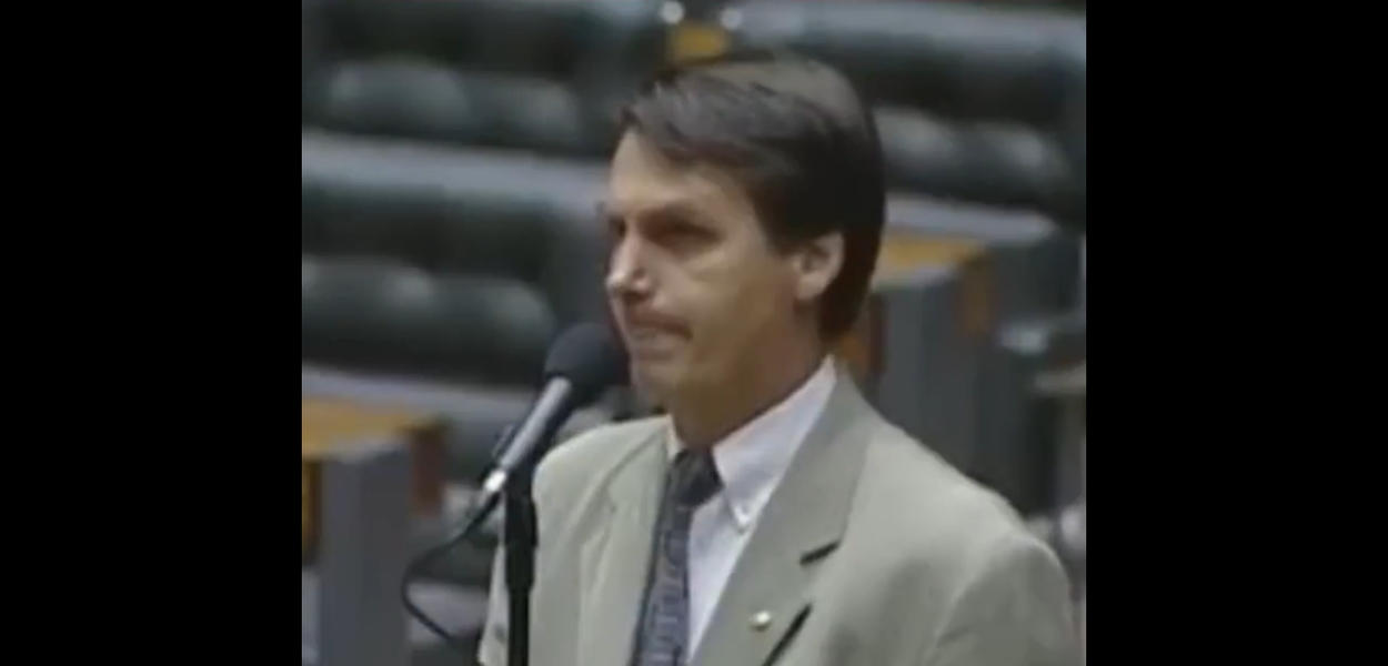Bolsonaro discursa em plenário (1992)