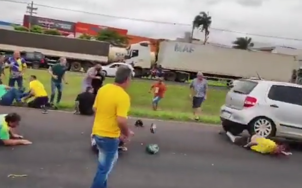 Carro atropela bolsonaristas em Mirassol