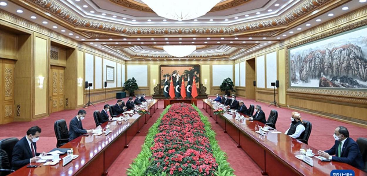 Xi Jinping reúne-se com primeiro-ministro do Paquistão