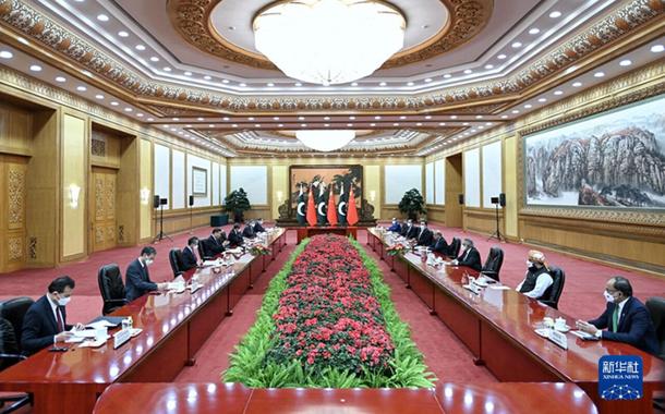 Xi Jinping reúne-se com primeiro-ministro do Paquistão