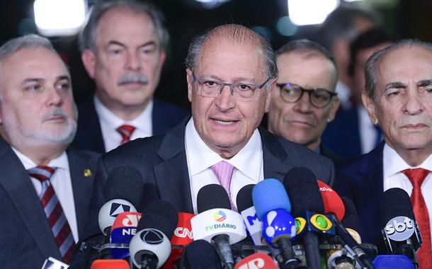 Vice-presidente eleito, Geraldo Alckmin concede entrevista coletiva