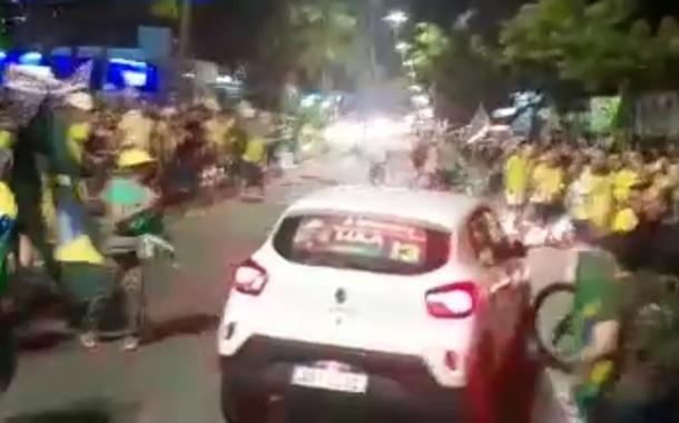 Eleitora de Lula tem carro depredado em ato bolsonarista
