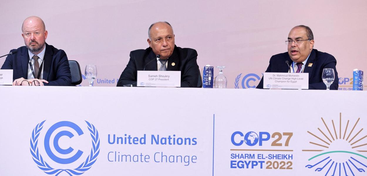 Autoridades da ONU e do governo egípcio em conferência na COP27, em Sharm el-Sheikh, no Egito.