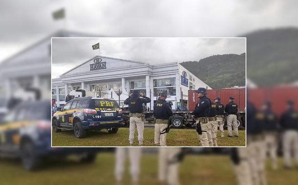 Ato de bolsonaristas em frente a uma loja da Havan em Santa Catarina