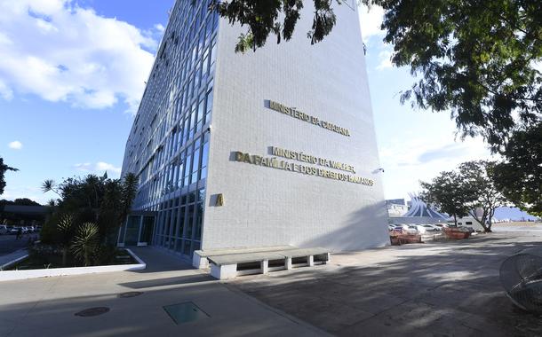 Fachada do Ministério da Mulher, da Família e dos Direitos Humanos