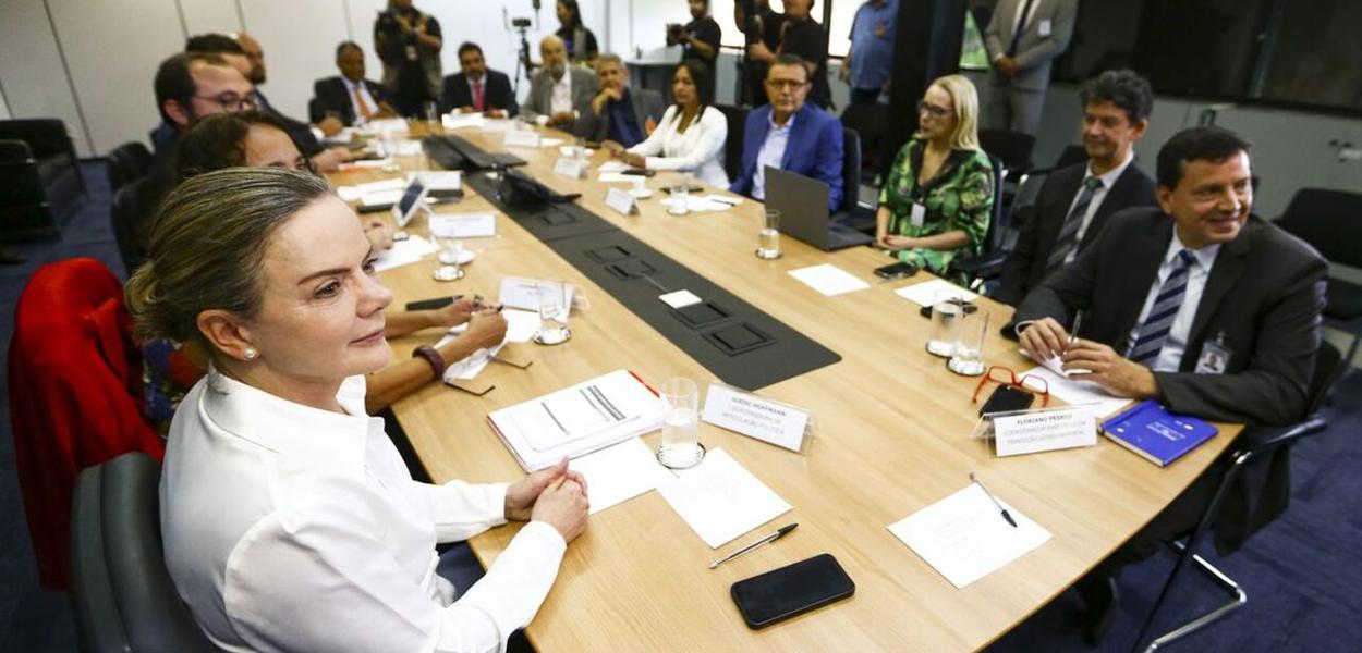 Reunião do conselho político de transição