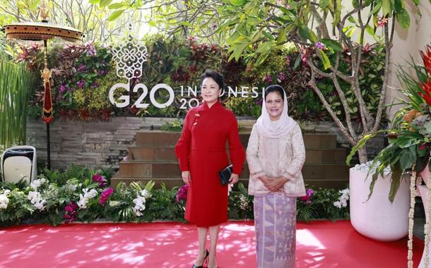 Peng Liyuan e Iriana Joko Widodo