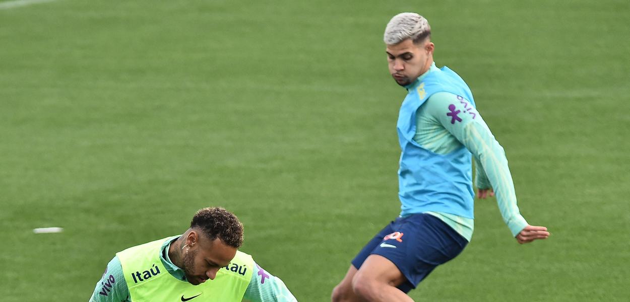 Neymar e Bruno Guimarães em treino da seleção brasileira em Turim 15/11/2022