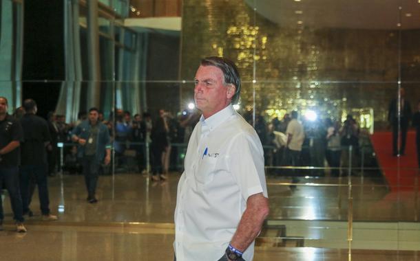 Jair Bolsonaro fala à imprensa no Palácio da Alvorada